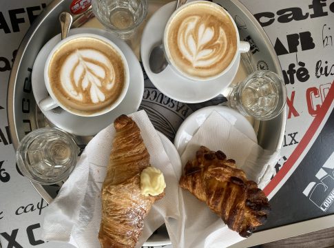Dlaczego we Włoszech cappuccino rzadko ma wzorki? Latte art po włosku Dlaczego we Włoszech cappuccino rzadko ma wzorki? Latte art po włosku